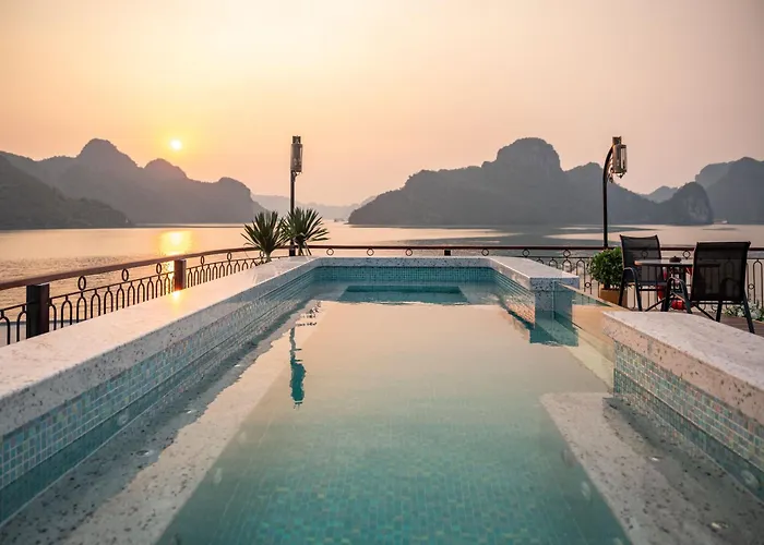 Indochine Grand Lan Ha Bay  5*